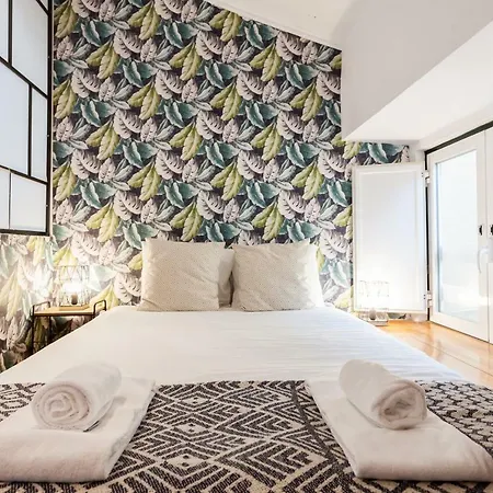 Liberty Duplex Three-bedroom - By Lu Holidays Apartment