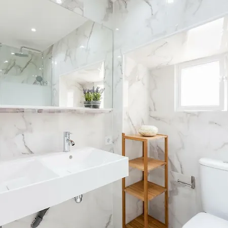 Liberty Duplex Three-bedroom - By Lu Holidays Apartment