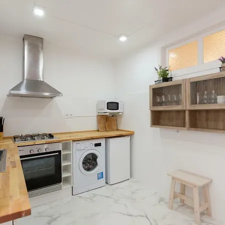 Liberty Duplex Three-bedroom - By Lu Holidays Apartment *